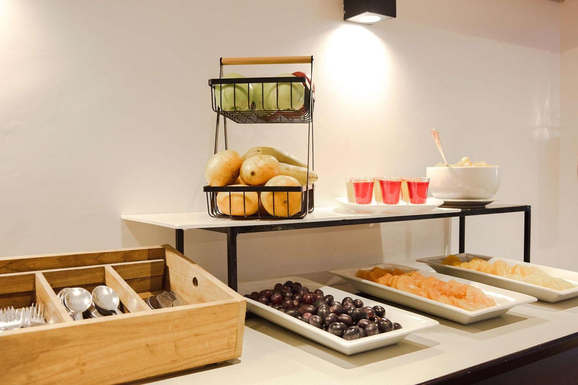Ramada By Wyndham Buenos Aires Centro Bed & Breakfast Ngoại thất bức ảnh